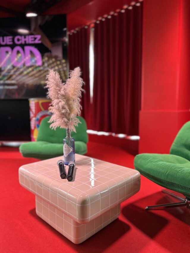 Table basse rectangulaire à carreaux